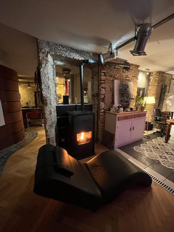 L'Appartement - Chambre Avec Salle De Bains Et Wc Dans Une Galerie D'Art Montbeliard Exterior photo